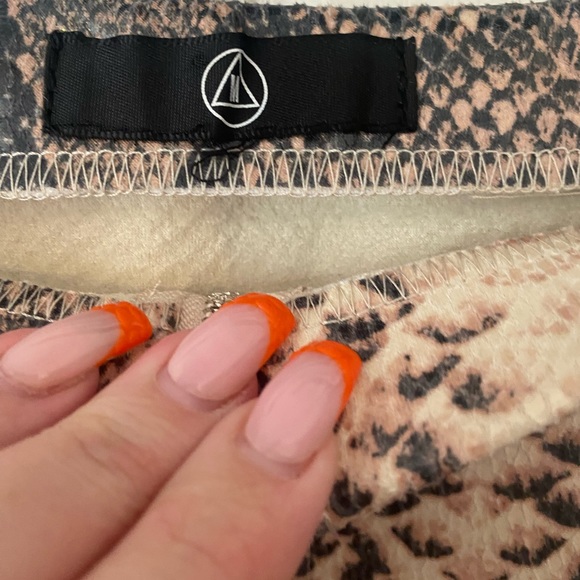 Size 10 Missguided faux leather snakeprint skirt - Picture 3 of 4